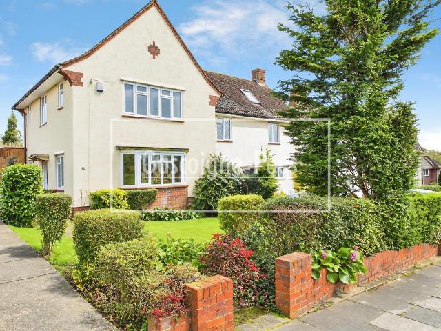 Shawley Way, Epsom, KT18 3 bed house to rent £2,600 pcm £600 pw