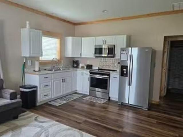 Shawn Buzalsky, 24175 Lawrence 2175, Marionville 2 Bedroom.