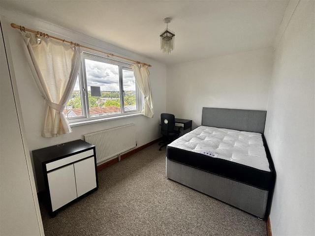 Shaws Way, Bath BA2, 4 bed shared accommodation to rent, £600 pcm | PrimeLocation