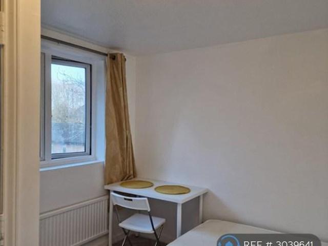 Shackleton Place, Oldbrook, Milton. 1 bed in a house share to rent £175 pcm £40 pw
