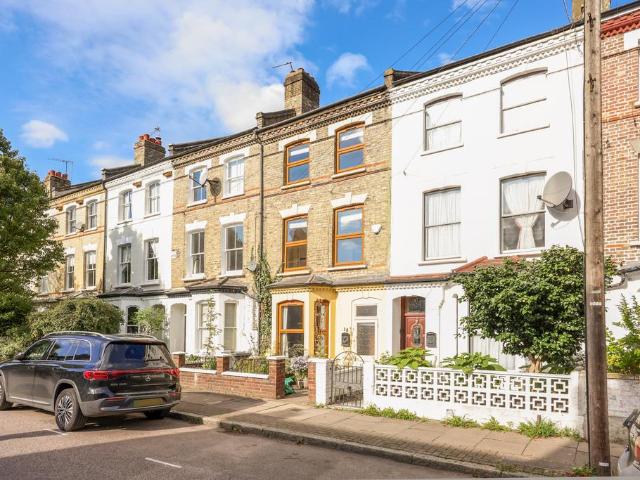 Shadiye, 153 Mayton Street, London, N7 6DU, United Kingdom | 4 bed townhouse for rent #133404884 | Rentberry