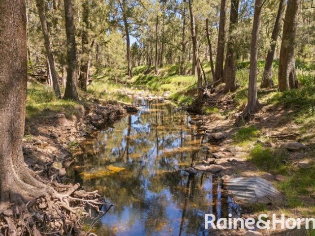 Shady Creek Serene Rural Retreat with Picturesque Creek Views