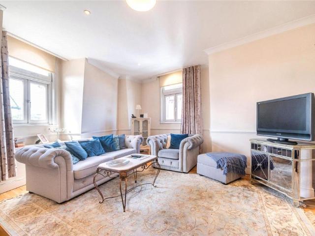 Shaftesbury Avenue, Covent Garden. 2 bed flat to rent £3,575 pcm £825 pw