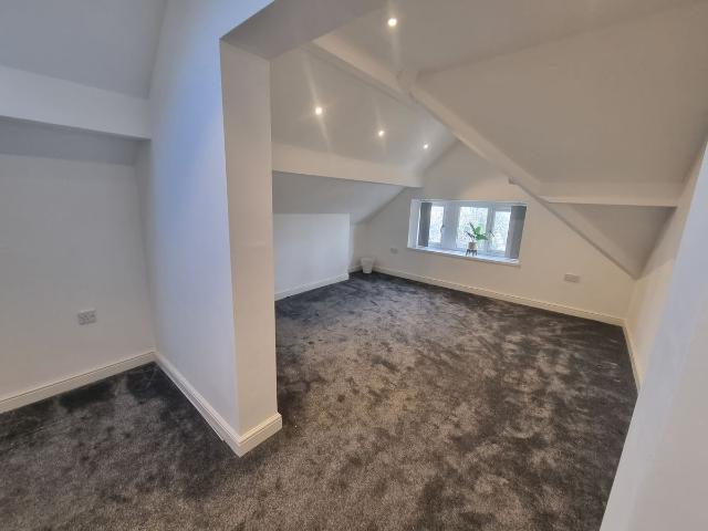 Shaftesbury Avenue, Bradford BD9, 2 bed flat to rent, £750 pcm | PrimeLocation