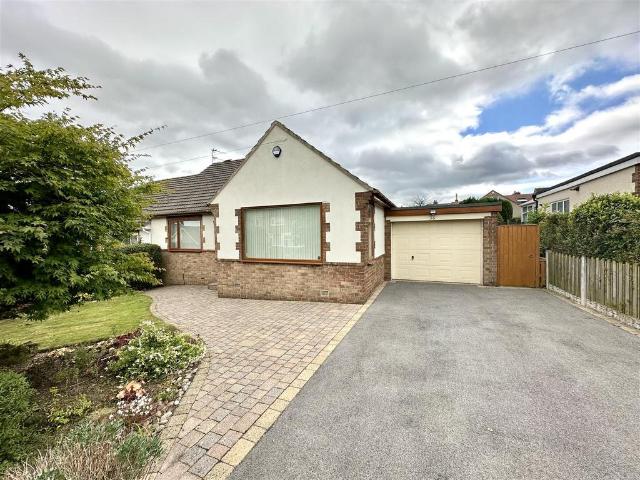 Shaftesbury Avenue, Brighouse 3 bed house to rent £1,750 pcm £404 pw