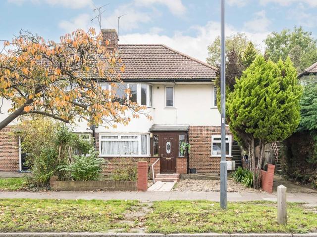Shaftesbury Avenue, Harrow HA2, 2 bed maisonette to rent, £1,700 pcm | PrimeLocation