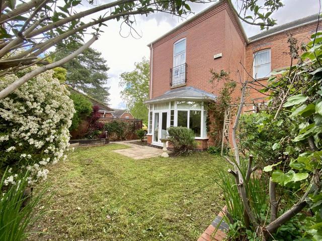 Shaftesbury Avenue, Nottingham, NG12 3 bed house to rent £1,695 pcm £391 pw