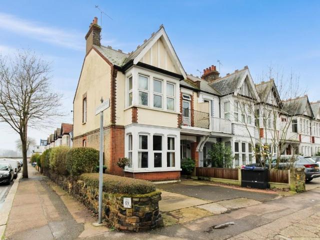 Shaftesbury Avenue, Southend On Sea SS1, 2 bed flat to rent, £1,600 pcm | PrimeLocation