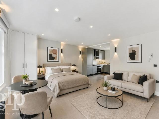Shaftesbury Avenue, Soho, W1D 6ND Studio to rent £2,817 pcm £650 pw