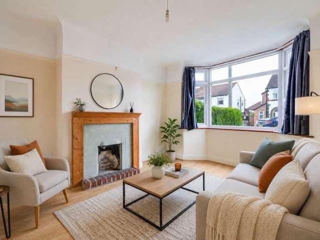 Shaftesbury Avenue, Vicars Cross, CH3
