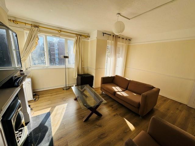 Shaftesbury Court, Shaftesbury. 3 bed apartment to rent £3,000 pcm £692 pw