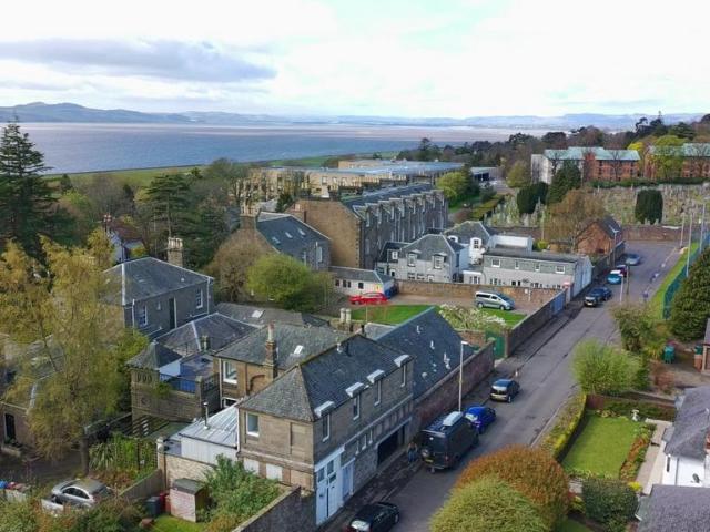 Shaftesbury Road, Dundee DD2 2 bed flat to rent £1,295 pcm £299 pw