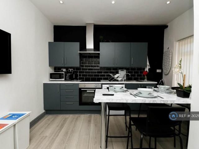Shaftesbury Road, Swinton. 1 bed in a house share to rent £695 pcm £160 pw