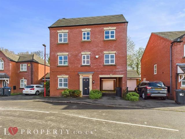 Shakespear Crescent, Hockley. 5 bed terraced house to rent £1,925 pcm £444 pw