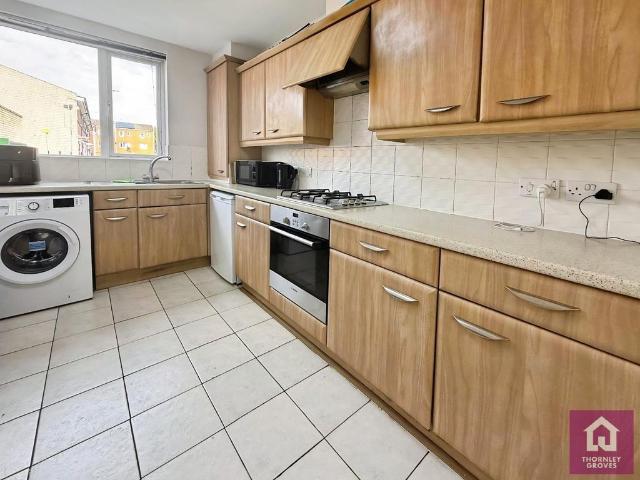 Shakespeare Walk, Manchester, Greater. 4 bed terraced house to rent £2,080 pcm £480 pw