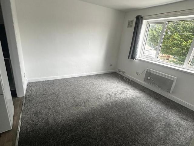 Shakespeare Avenue, Hayes UB4 1 bed flat to rent £1,300 pcm £300 pw