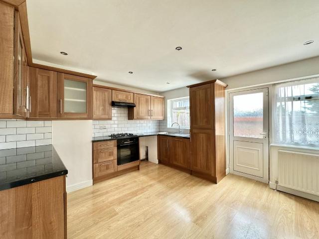 Shakespeare Avenue, Hayes UB4, 3 bed property to rent, £2,500 pcm | PrimeLocation