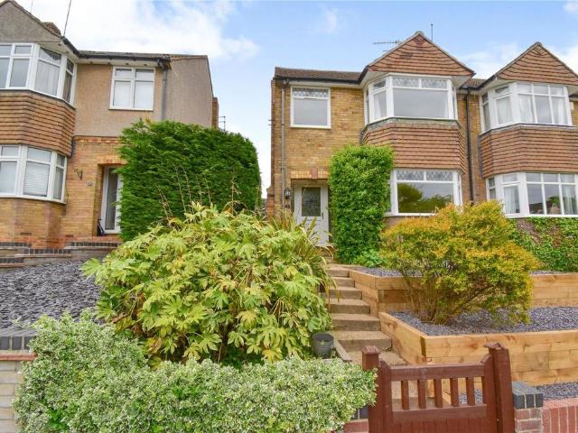 Shakespeare Road, Colchester, Essex, CO3 4 bed semi detached house to rent £1,800 pcm £415 pw