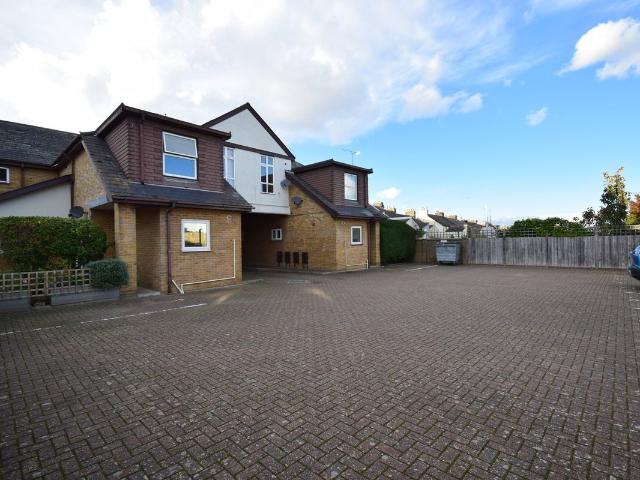 Shakespeare Road, Gillingham ME7, 1 bed flat to rent, £925 pcm | PrimeLocation