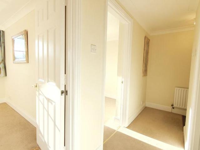 Shalford, Guildford, Surrey, GU4 2 bed flat to rent £1,450 pcm £335 pw