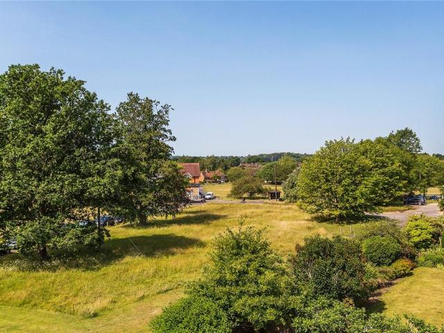 Shamley Green, Guildford, Surrey, GU5 8 bed detached house to rent £17,500 pcm £4,038 pw