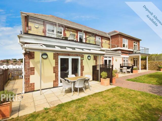 Shanklin Road Shanklin PO37 2 bed apartment to rent £1,100 pcm £254 pw