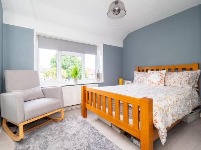 Shap Crescent, Carshalton SM5 3 bed end of terrace house to rent £2,300 pcm £531 pw