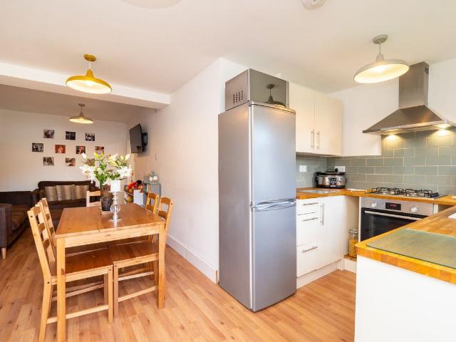 Shap Crescent, Carshalton SM5, 3 bed end terrace house to rent, £2,300 pcm | PrimeLocation