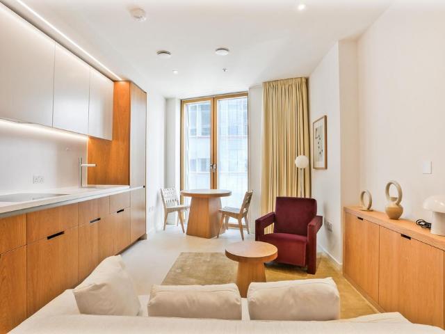 Shard Place, London Bridge Street. Studio to rent £3,336 pcm £770 pw