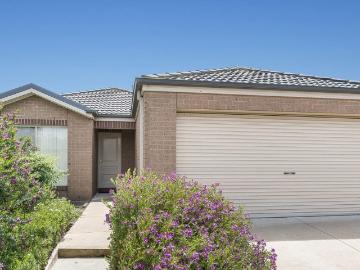 Share House: 2 Rooms Available