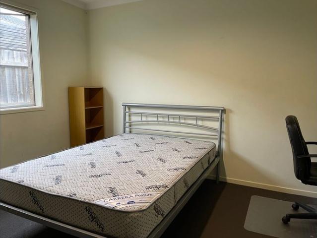 Share House: 3 Rooms Available
