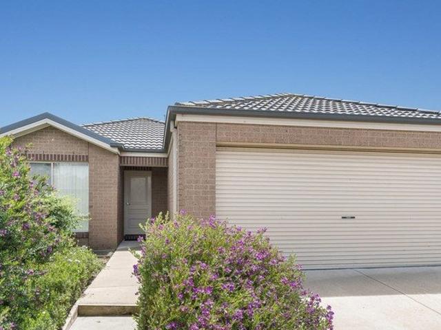 Share House: 3 Rooms Available