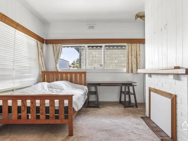 Share house with 1 room available for $210 per week