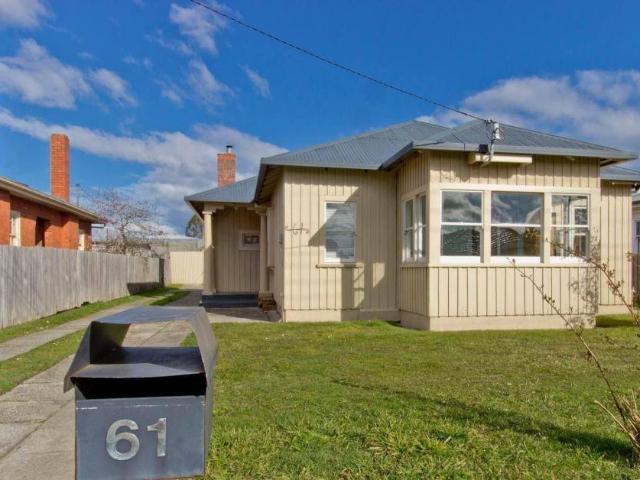 Share house close to the University and Mowbray Shopping Centre 1 Room available