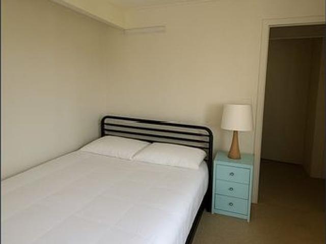 Share House Room Available