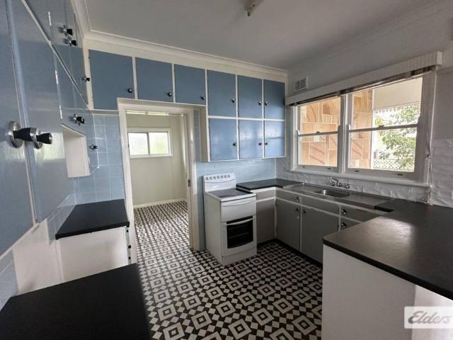 SHARED ACCOMMODATION CLOSE TO CBD/HOSPITAL ONE PROFESSIONAL TENANT ALREADY IN RESIDENCE