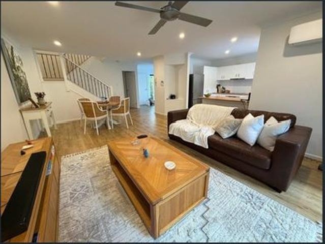 Shared Accommodation – Modern Room for Rent in Palma Sereno | Female Only