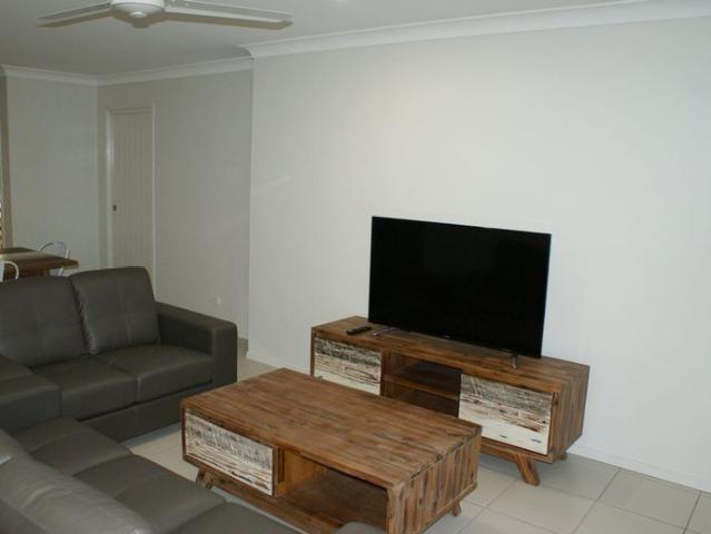 SHARED ACCOMMODATION ON GOLF COURSE