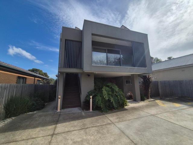 SHARED ACCOMMODATION ONE ROOM AVAILABLE CENTRAL FOOTSCRAY!