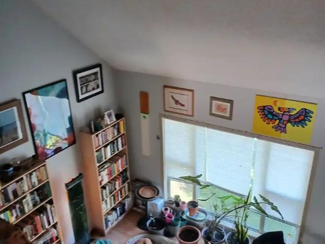 Shared accommodations in large sunny house in quiet South East neighborhood