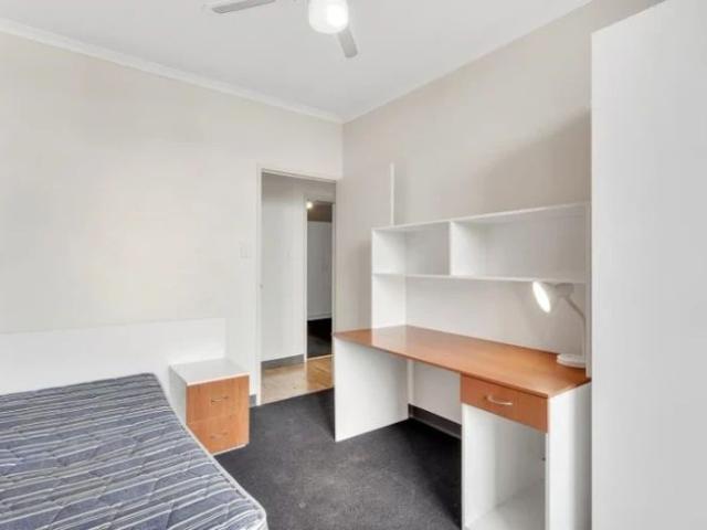 SHARED ACCOMODATION 1 ROOM AVAILABLE!