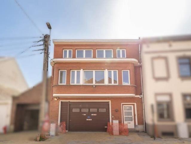 SHARED HOUSE – 5 BEDROOMS – 2 STUDIOS + WORKSHOP