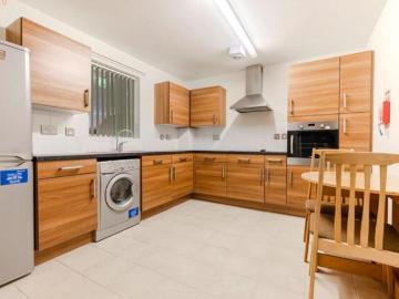Room for sale in Burhill - Balcony, Equipped kitchen