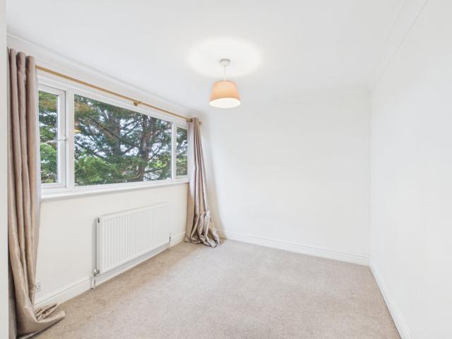 sharedAccommodation to Rent in Camberley Kingsway PRC210049