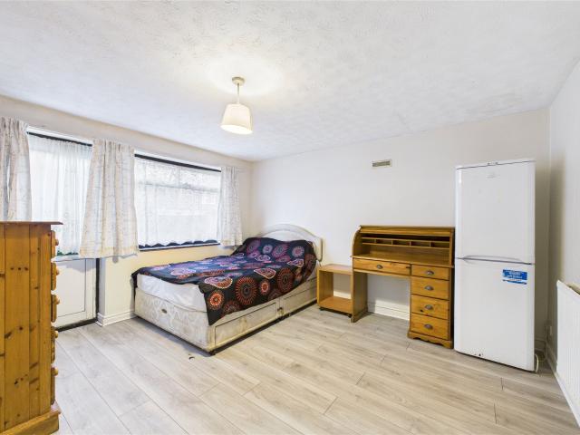 sharedAccommodation to Rent in Slough Albert Street PML250277