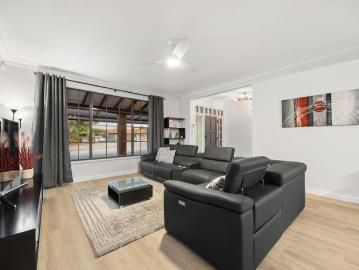 SHAREHOUSE STUDIO AVAILABLE, FURNISHED & UTILITIES INCLUDED