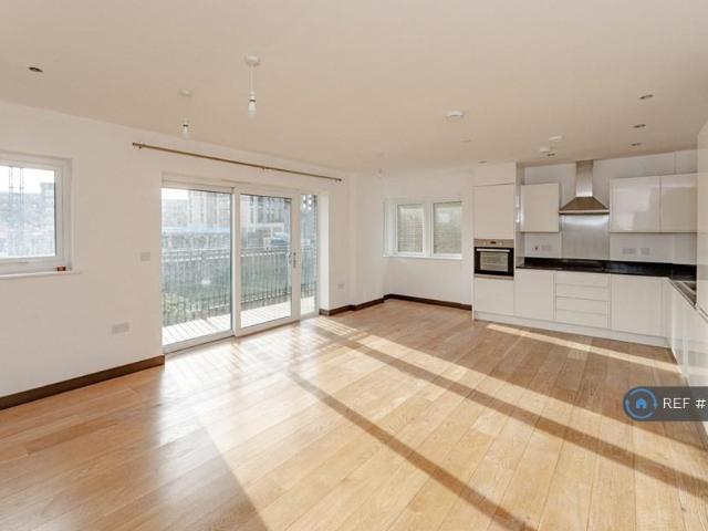 Sharleston Court, Barking, IG11 2 bed flat to rent £2,050 pcm £473 pw