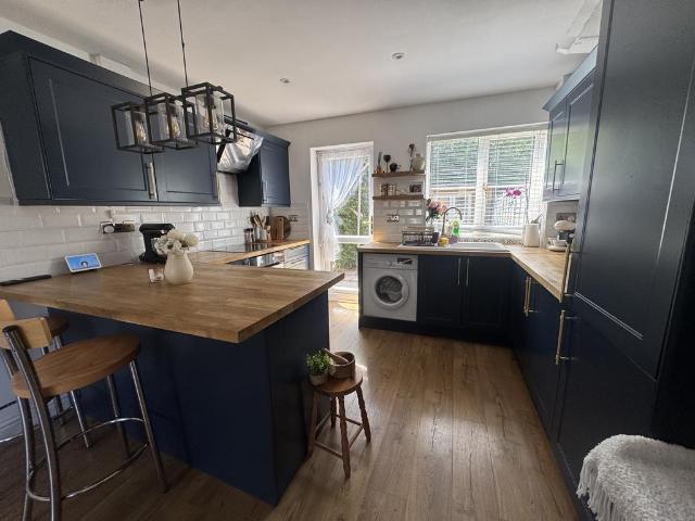 Sharp Close, AYLESBURY 2 bed house to rent £1,475 pcm £340 pw