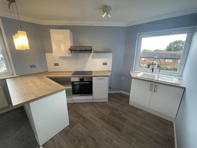Sharples Crescent, Liverpool, L23 2 bed flat to rent £850 pcm £196 pw