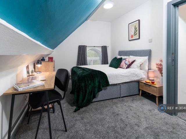 Sharples Hall St, Oldham, OL4 1 bed in a house share to rent £675 pcm £156 pw